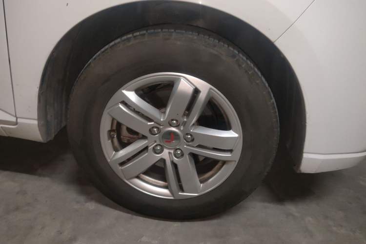 Used Wuling Hongguang PLUS 2019 1.5T Manual Comfort Version 7 Seats Right Front Wheel Hub