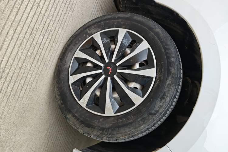 Used Wuling Hongguang PLUS 2019 1.5T Manual Standard Version 7 Seats Right Front Wheel Hub