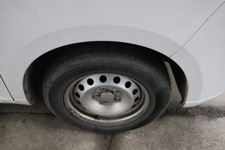 Used Wuling Hongguang PLUS 2019 1.5T Manual Standard Version 7 Seats Right Front Wheel Hub