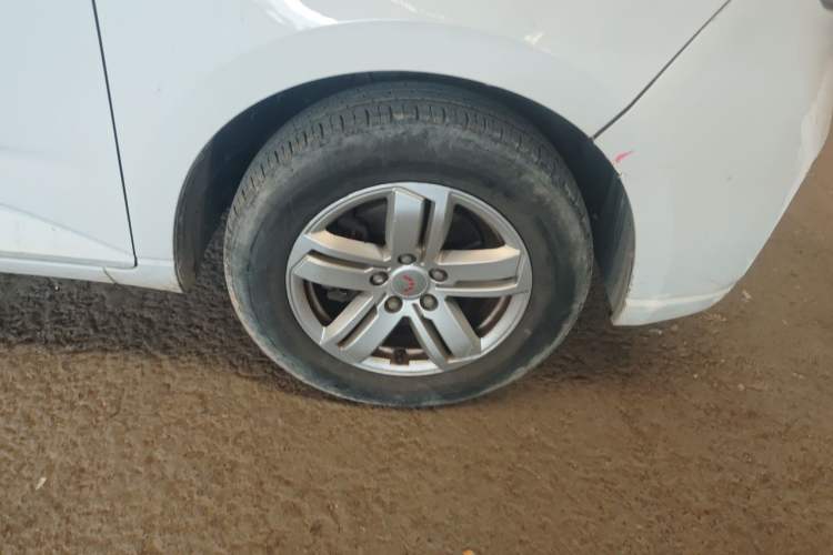 Used Wuling Hongguang PLUS 2019 1.5T Manual Comfort Version 7 Seats Right Front Wheel Hub