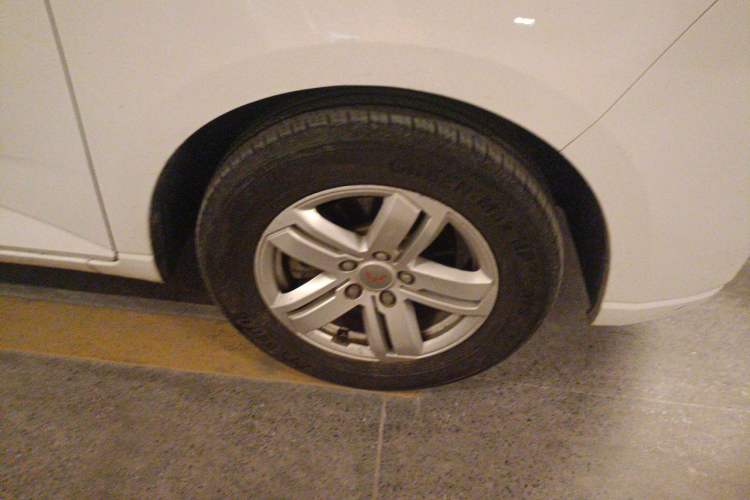 Used Wuling Hongguang PLUS 2019 1.5T Manual Luxury 7-Seater Right Front Wheel Hub