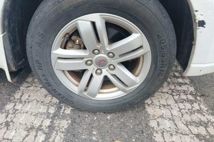Used Wuling Hongguang PLUS 2019 1.5T Manual Luxury 7-Seater Right Front Wheel Hub