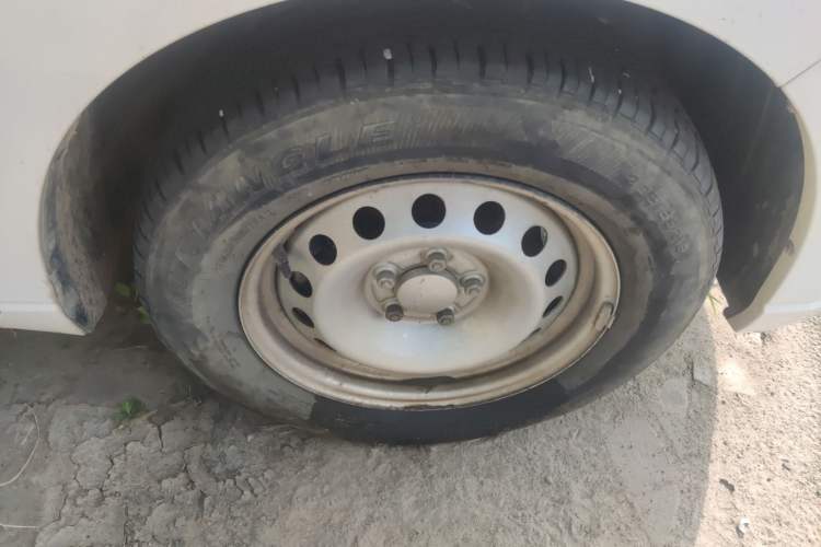 Used Wuling Hongguang PLUS 2019 1.5T Manual Wealthy Version 2 Seats Right Front Wheel Hub