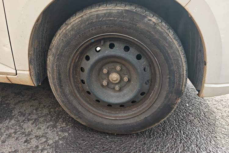 Used Wuling Hongguang PLUS 2019 1.5T Manual Standard Version 7 Seats Right Front Wheel Hub