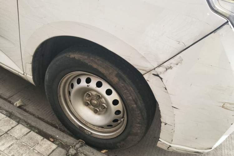 Used Wuling Hongguang PLUS 2019 1.5T Manual Standard Version 8 Seats Right Front Wheel Hub