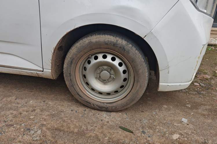 Used Wuling Hongguang PLUS 2019 1.5T Manual Standard Version 7 Seats Right Front Wheel Hub
