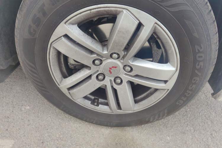 Used Wuling Hongguang PLUS 2019 1.5T Manual Luxury 7-Seater Right Front Wheel Hub