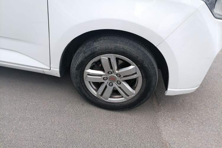 Used Wuling Hongguang PLUS 2019 1.5T Manual Comfort Version 7 Seats Right Front Wheel Hub