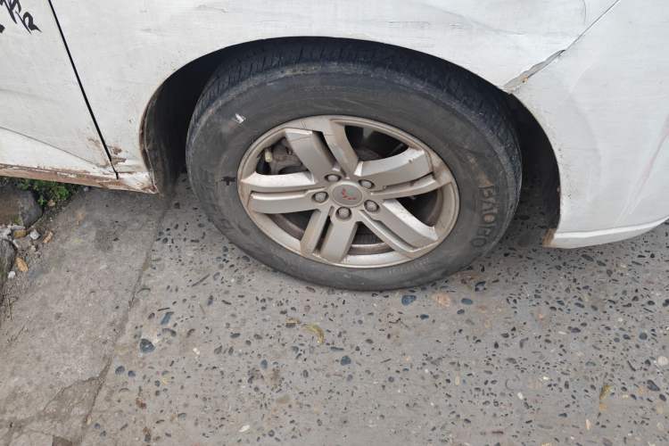 Used Wuling Hongguang PLUS 2019 1.5T Manual Luxury 7-Seater Right Front Wheel Hub
