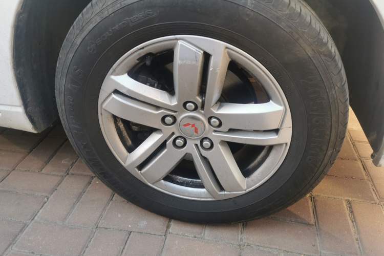 Used Wuling Hongguang PLUS 2019 1.5T Manual Luxury 7-Seater Right Front Wheel Hub