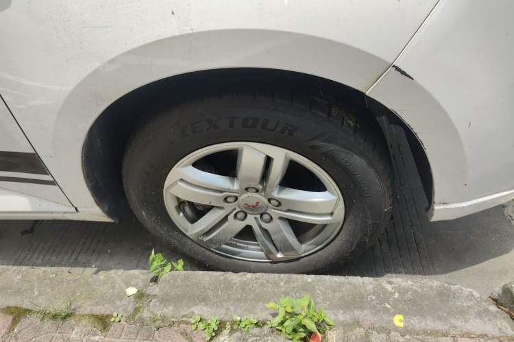 Used Wuling Hongguang PLUS 2019 1.5T Manual Luxury 7-Seater Right Front Wheel Hub