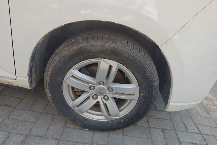 Used Wuling Hongguang PLUS 2019 1.5T Manual Comfort Version 7 Seats Right Front Wheel Hub