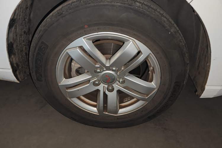 Used Wuling Hongguang PLUS 2019 1.5T Manual Comfort Version 7 Seats Right Front Wheel Hub
