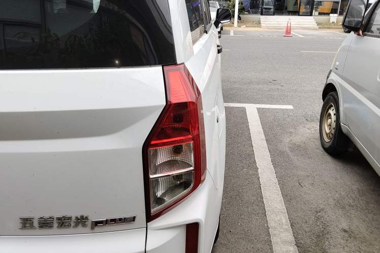 Used Wuling Hongguang PLUS 2019 1.5T Manual Standard Edition 5 Seats Right Rear Taillight