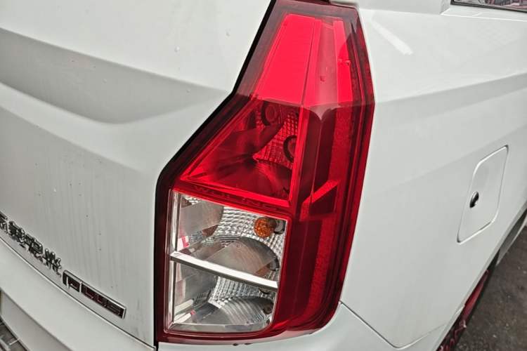 Used Wuling Hongguang PLUS 2019 1.5T Manual Standard Version 7 Seats Right Rear Taillight