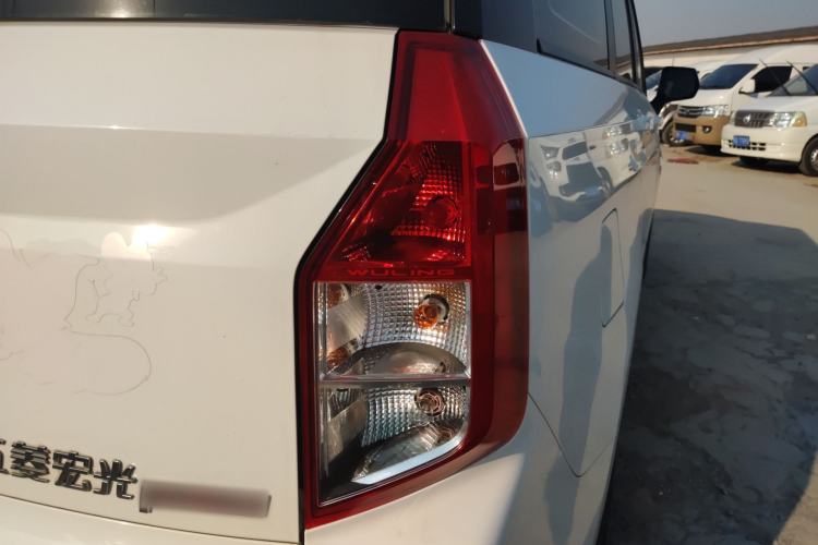 Used Wuling Hongguang PLUS 2019 1.5T Manual Luxury 7-Seater Right Rear Taillight