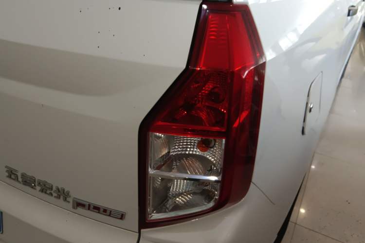 Used Wuling Hongguang PLUS 2019 1.5T Manual Standard Version 7 Seats Right Rear Taillight