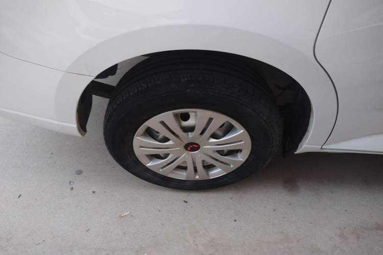 Used Wuling Hongguang PLUS 2019 1.5T Manual Wealthy Version 2 Seats Right Rear Wheel Hub
