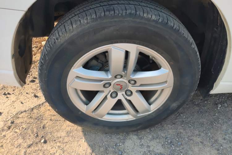 Used Wuling Hongguang PLUS 2019 1.5T Manual Luxury 7-Seater Right Rear Wheel Hub
