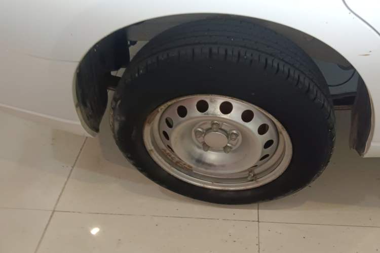 Used Wuling Hongguang PLUS 2019 1.5T Manual Standard Version 7 Seats Right Rear Wheel Hub