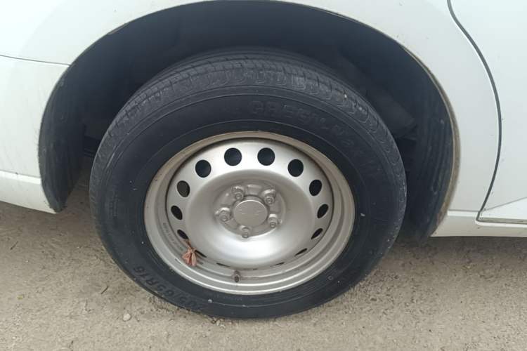 Used Wuling Hongguang PLUS 2019 1.5T Manual Standard Edition 5 Seats Right Rear Wheel Hub