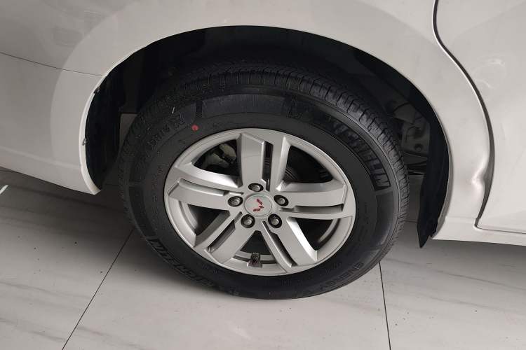 Used Wuling Hongguang PLUS 2019 1.5T Manual Luxury 7-Seater Right Rear Wheel Hub