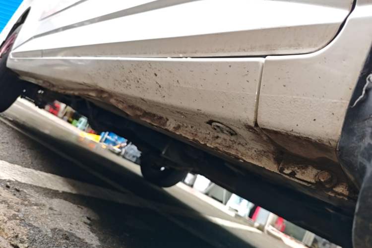 Used Wuling Hongguang PLUS 2019 1.5T Manual Standard Version 7 Seats Right Side Sill