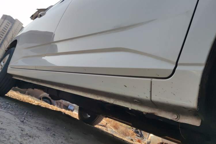 Used Wuling Hongguang PLUS 2019 1.5T Manual Luxury 7-Seater Right Side Sill