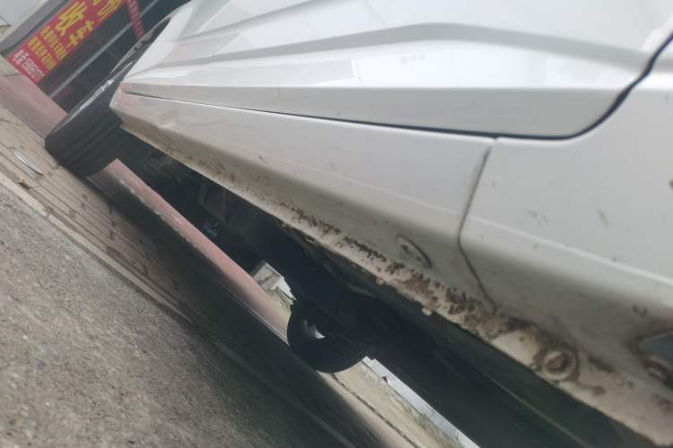 Used Wuling Hongguang PLUS 2019 1.5T Manual Comfort Version 7 Seats Right Side Sill