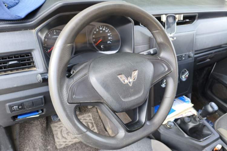 Used Wuling Hongguang PLUS 2019 1.5T Manual Standard Version 7 Seats Steering Wheel
