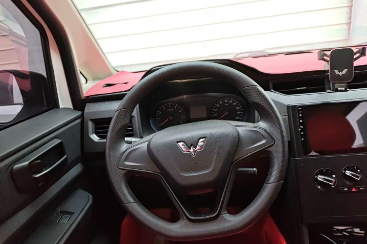 Used Wuling Hongguang PLUS 2019 1.5T Manual Standard Version 7 Seats Steering Wheel