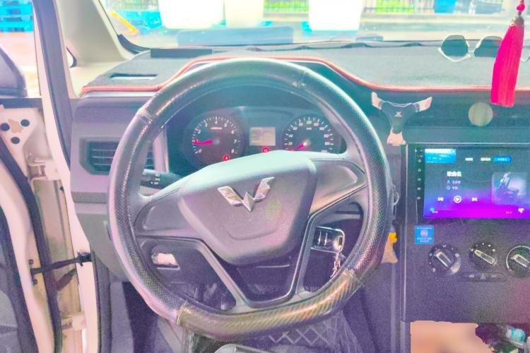Used Wuling Hongguang PLUS 2019 1.5T Manual Standard Edition 5 Seats Steering Wheel