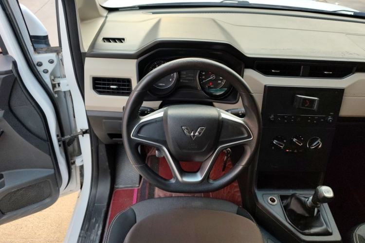 Used Wuling Hongguang PLUS 2019 1.5T Manual Comfort Version 7 Seats Steering Wheel