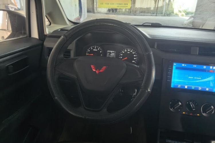 Used Wuling Hongguang PLUS 2019 1.5T Manual Standard Edition 5 Seats Steering Wheel