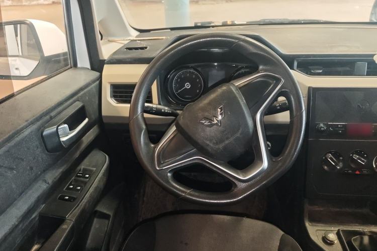 Used Wuling Hongguang PLUS 2019 1.5T Manual Comfort Version 7 Seats Steering Wheel