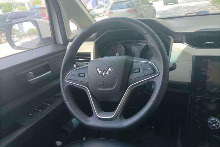 Used Wuling Hongguang PLUS 2019 1.5T Manual Luxury 7-Seater Steering Wheel