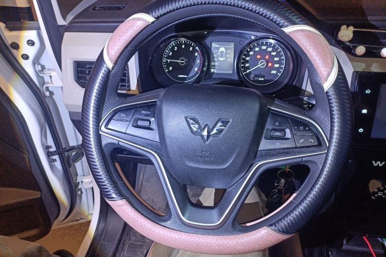 Used Wuling Hongguang PLUS 2019 1.5T Manual Luxury 7-Seater Steering Wheel