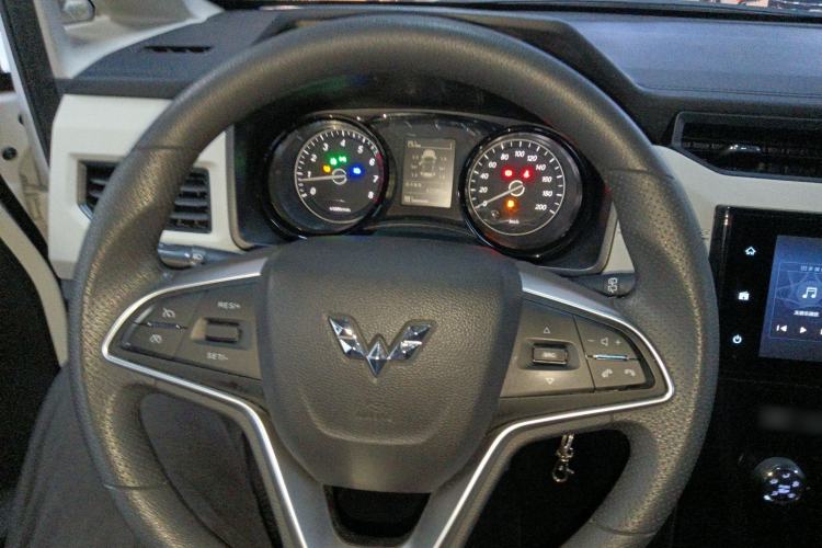 Used Wuling Hongguang PLUS 2019 1.5T Manual Luxury 7-Seater Steering Wheel