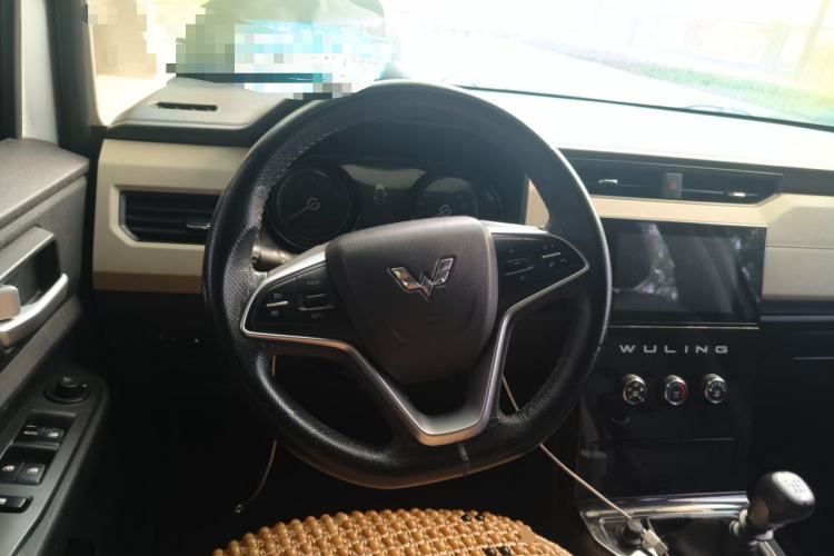 Used Wuling Hongguang PLUS 2019 1.5T Manual Luxury 7-Seater Steering Wheel