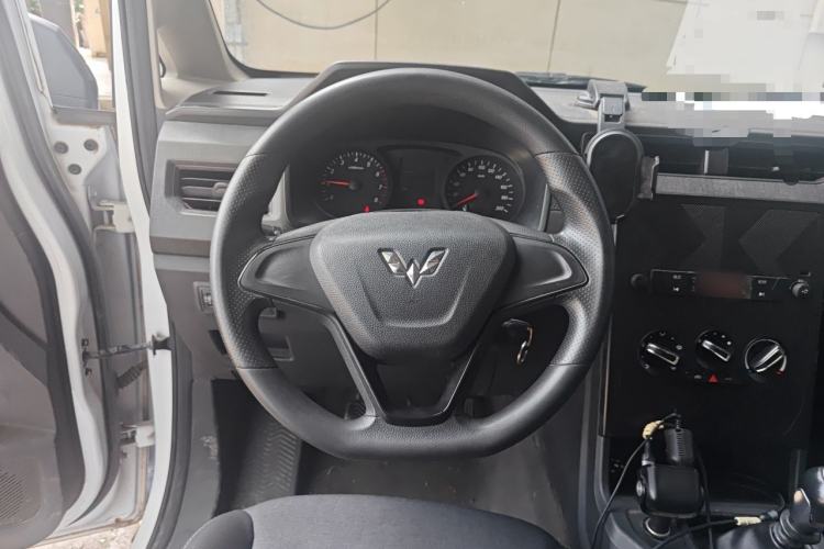 Used Wuling Hongguang PLUS 2019 1.5T Manual Standard Edition 5 Seats Steering Wheel