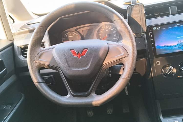 Used Wuling Hongguang PLUS 2019 1.5T Manual Standard Edition 5 Seats Steering Wheel