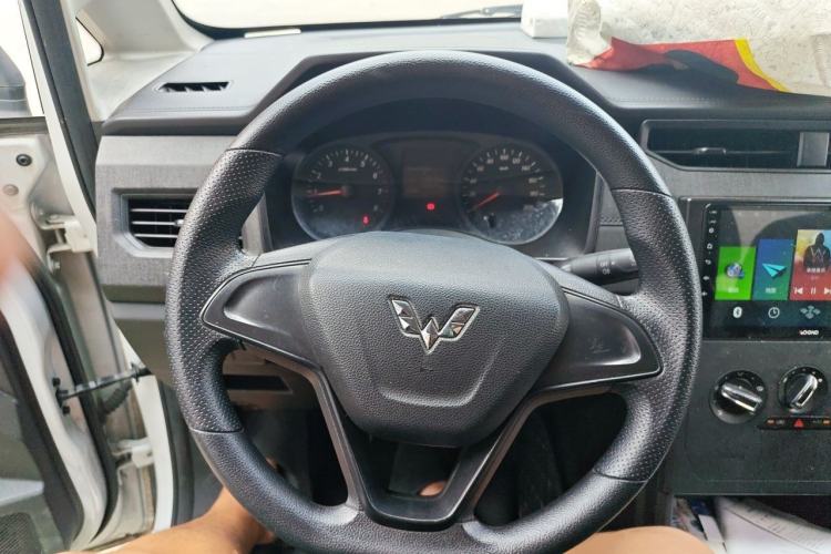 Used Wuling Hongguang PLUS 2019 1.5T Manual Comfort Version 7 Seats Steering Wheel