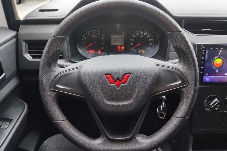Used Wuling Hongguang PLUS 2019 1.5T Manual Standard Edition 5 Seats Steering Wheel