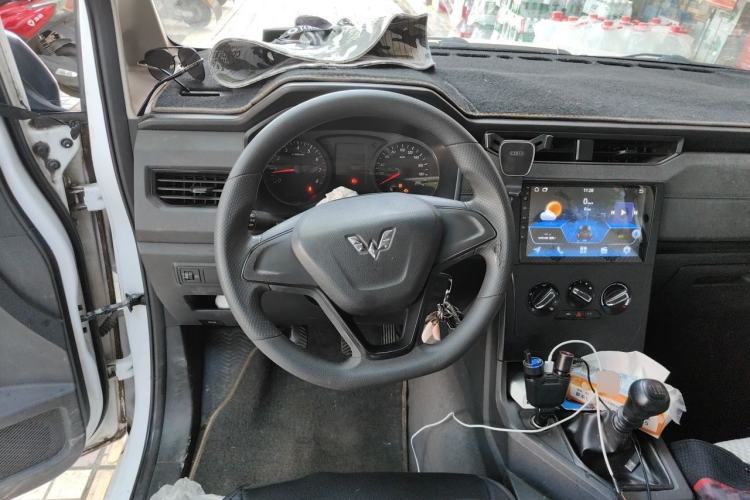 Used Wuling Hongguang PLUS 2019 1.5T Manual Standard Version 8 Seats Steering Wheel