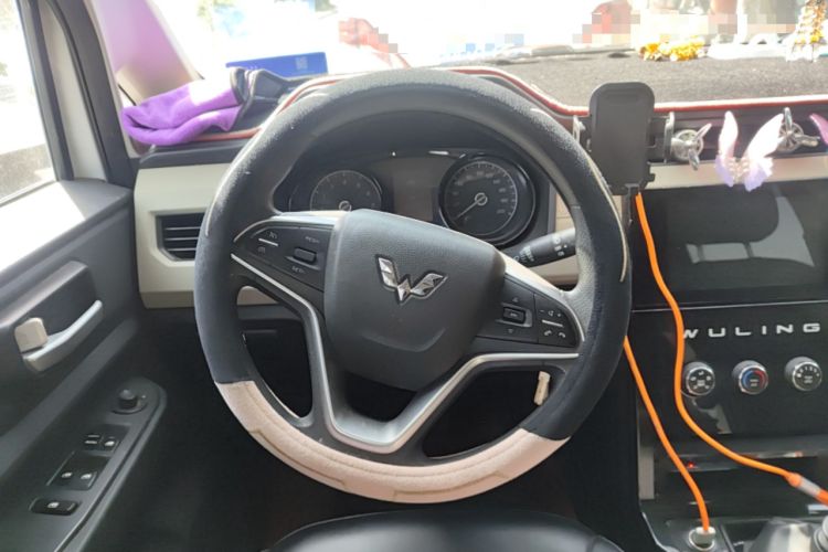 Used Wuling Hongguang PLUS 2019 1.5T Manual Luxury 7-Seater Steering Wheel
