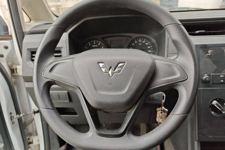 Used Wuling Hongguang PLUS 2019 1.5T Manual Standard Edition 5 Seats Steering Wheel
