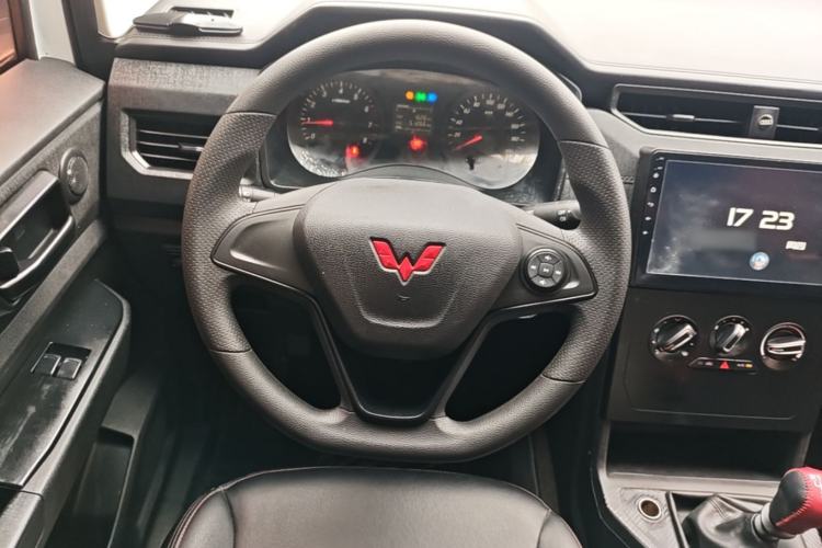 Used Wuling Hongguang PLUS 2019 1.5T Manual Standard Version 7 Seats Steering Wheel
