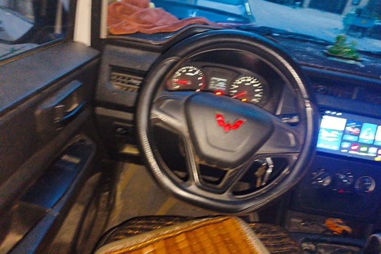 Used Wuling Hongguang PLUS 2019 1.5T Manual Standard Edition 5 Seats Steering Wheel