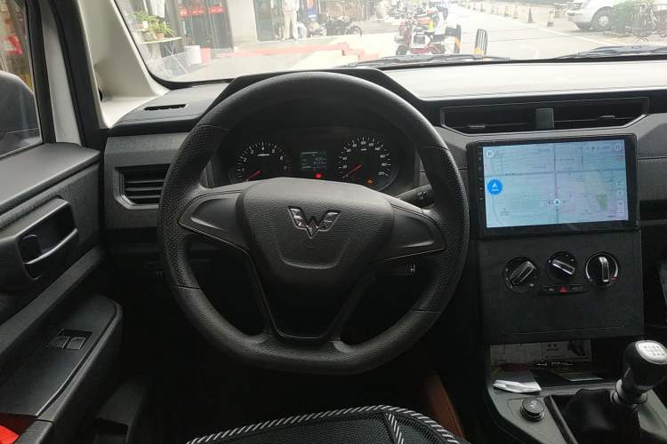 Used Wuling Hongguang PLUS 2019 1.5T Manual Standard Edition 5 Seats Steering Wheel