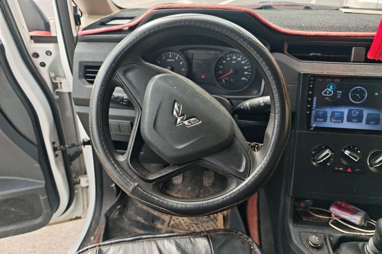 Used Wuling Hongguang PLUS 2019 1.5T Manual Standard Version 7 Seats Steering Wheel